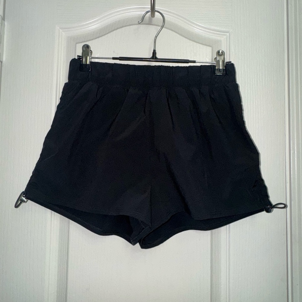 ALO Yoga Black Athletic Shorts - Picture 2 of 3